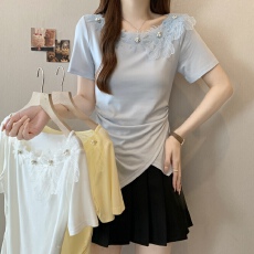 批发夏季新款别致设计感蕾丝重工钉珠立体<b class='q'>花朵</b>减龄修身不规则短袖上衣