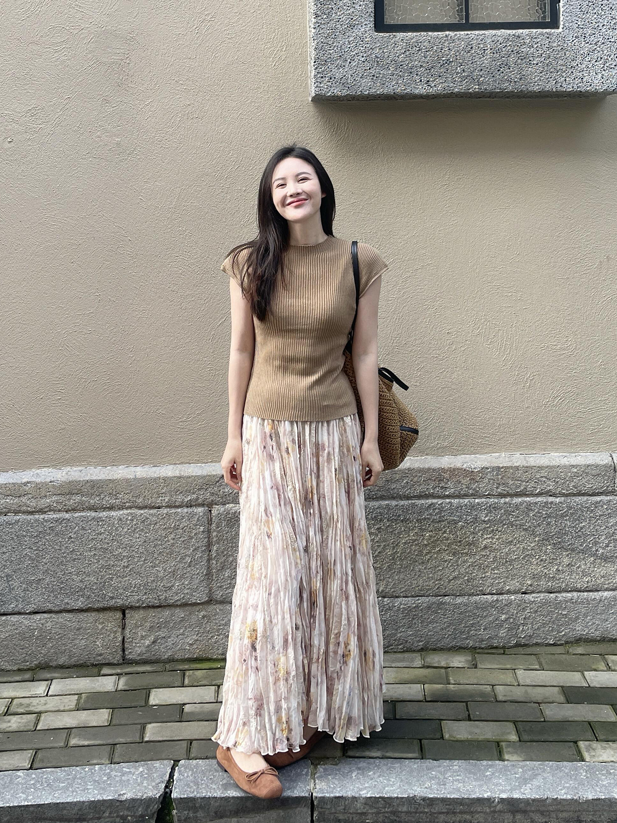 원본 자수 다용도 슬림해 보이는 클래식 니트 스웨터 티셔츠 여성 여름 슬림해 보이는 라운드 넥 맨위 꽃무늬 반신 스커트