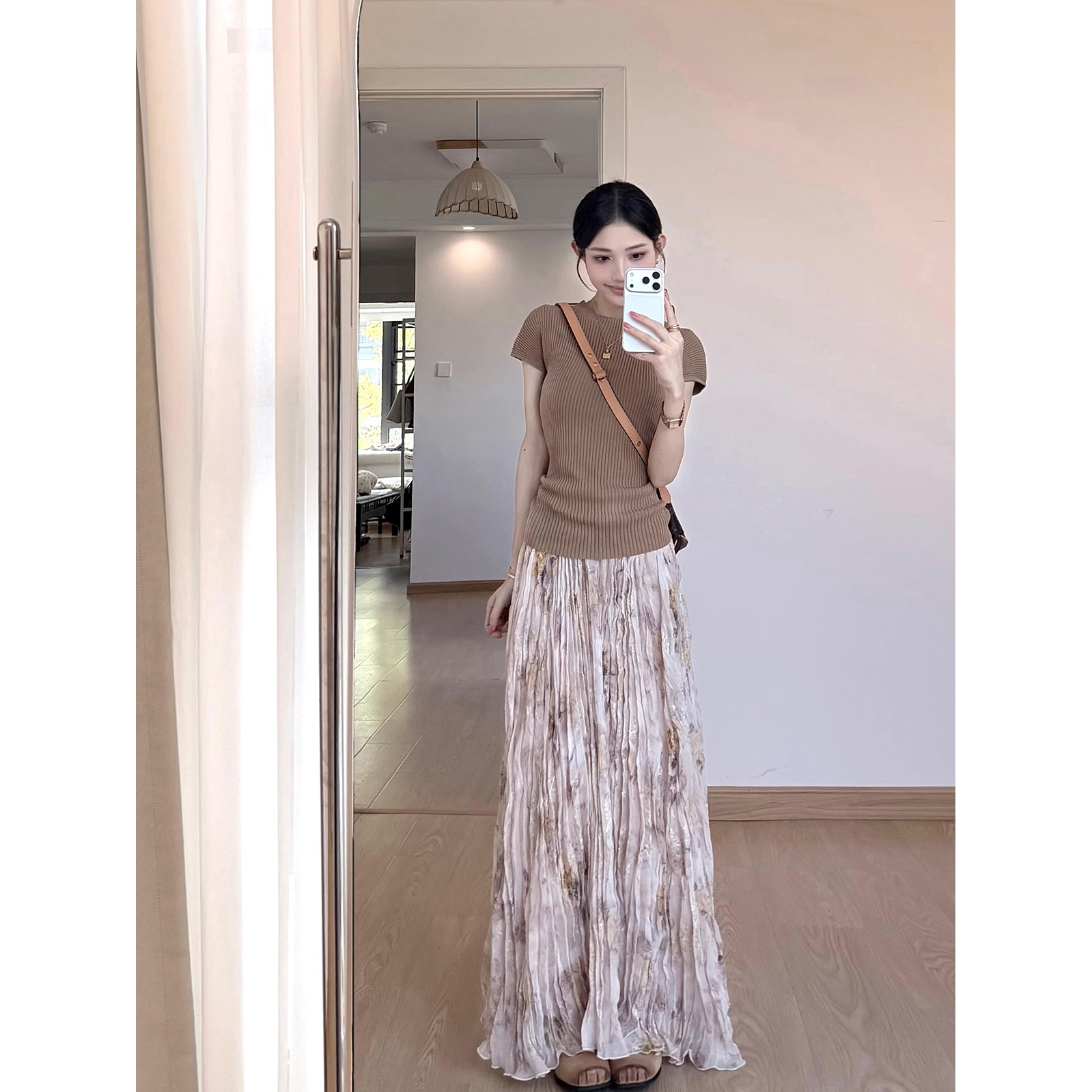 원본 자수 슬림해 보이는 클래식 니트 스웨터 티셔츠 여성 여름 슬림해 보이는 라운드 넥 맨위 꽃무늬 반신 스커트 한 세트