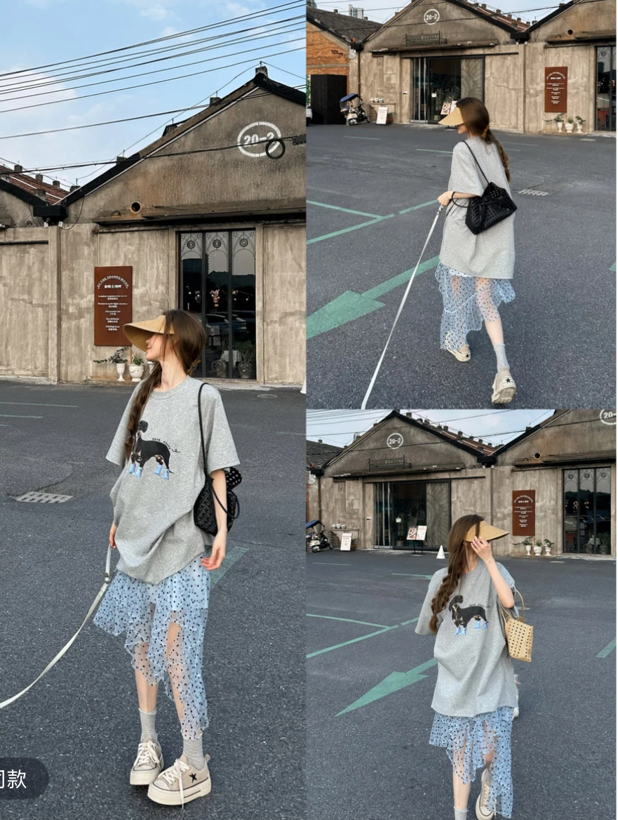 여름 디자인 센스 강아지 프린트 반팔 루즈핏 라운드 넥 티셔츠 중간 길이 불규칙 파란색 반 스커트 세트