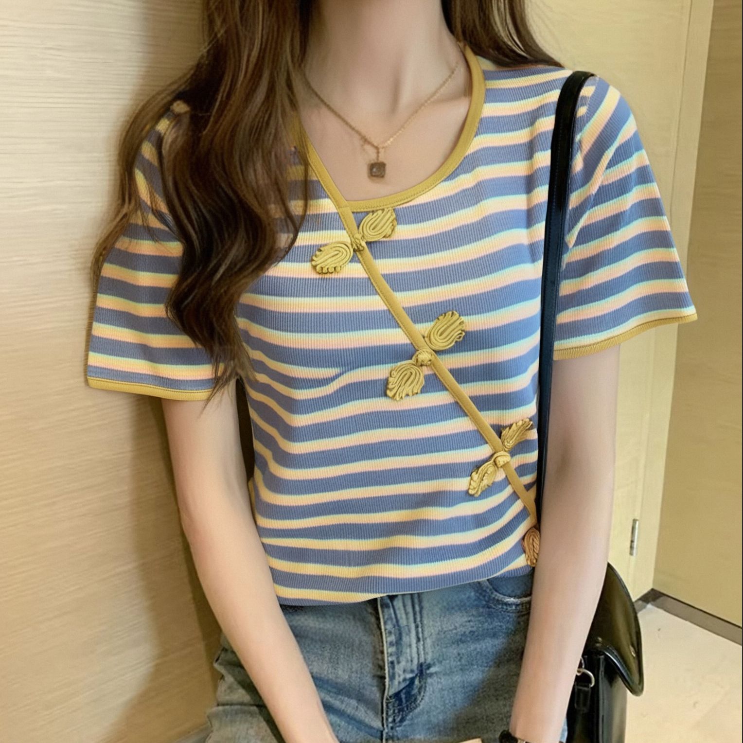 있음 선적 빅 사이즈 여성 의류 새로운 중식 단추 긍정적 인 어깨 반팔 티셔츠 여름 지방 mm 국풍 허리 수축 슬림해 보이는 맨위