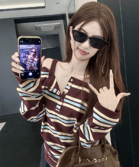 있음 선적 원본 품질 한 부서 배색 스트라이프 패치워크 오프숄더 긴팔 티셔츠 여성 가을 Chic 맨위