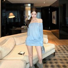 批发蓝色一字肩长袖连衣裙女春季显瘦收腰裙子蝙蝠袖纯欲辣妹包臀短裙