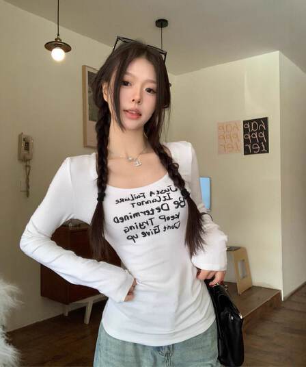있음 선적 원본 대외 무역 한국 스타일 핫걸 바람 프린트 긴팔 티셔츠 여성 가을 한국 스타일 몸매 가꾸기 긍정적 인 어깨