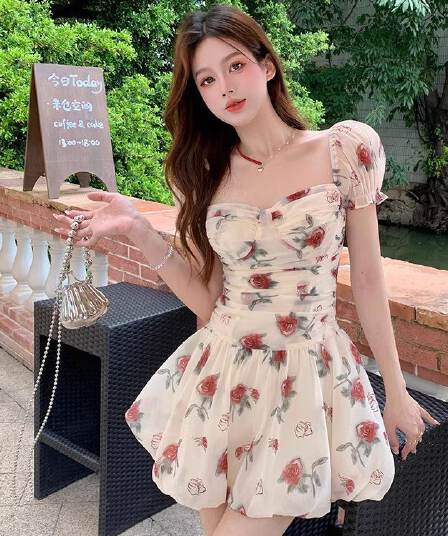있음 선적 장미 꽃무늬 반팔 한 마디 여성 드레스 여름 새로운 거품 소매 고급 센스 퍼프 미니 스커트