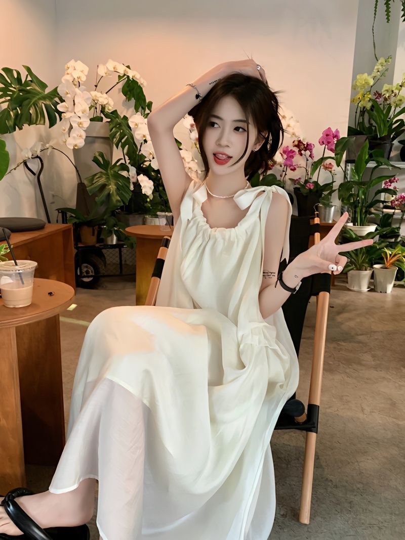 있음 선적 여름 새로운 슬림해 보이는 패션 부드러운 바람 베이지 색 중간 길이 슬립 드레스 여성 의류 chic