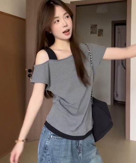있음 선적 사람들 면 한 부서 페이크 레이어드 회색 비스듬한 어깨 반팔 티셔츠 여성 여름 배색 주름 오프숄더 맨위