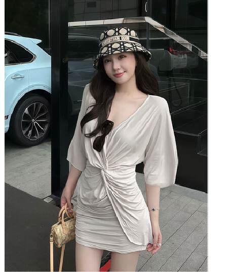 있음 선적 원본 순수한 욕망 비틀림 주름 V넥 5 점 소매 여성 드레스 여름 몸매 가꾸기 슬림해 보이는 타이트 스커트