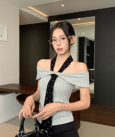 있음 선적 원본 회색 오프숄더 반팔 티셔츠 여성 여름 몸매 가꾸기 슬림해 보이는 한 부서 품격 오프숄더 맨위