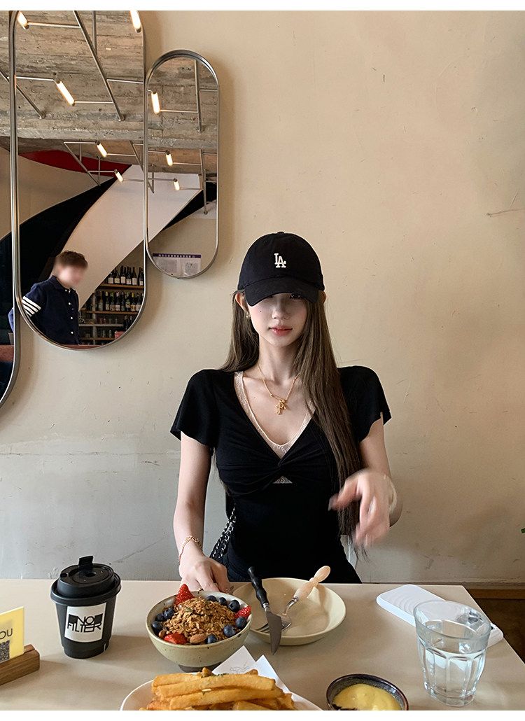 있음 선적 원본 검정색 V넥 페이크 레이어드 반팔 레이스 비틀림 반팔 티셔츠 여성 몸매 가꾸기 슬림해 보이는 맨위
