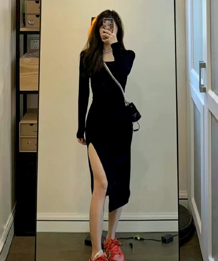 가을 의상 여성 2026 년 새로운 허리 수축 트임 타이트 스커트 롱 스커트 프랑스식 그는 벤 바람 검정색 광장 칼라 드레스 가을 겨울