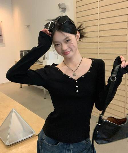 원본 원단 징 검정색 V넥 인사이드 가져 가라. 긴팔 티셔츠 여성 가을 핫걸 몸매 가꾸기 수 있습니다. 외출용 만나는 맨위