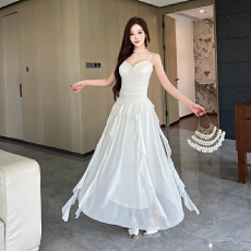 批发实拍气质性感小众轻奢设计修身显瘦吊带<b class='q'>连衣裙</b>流苏碎花长裙子