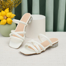 批发2025<b class='q'>夏</b>季新款女童凉鞋方头粗跟沙滩凉拖鞋货号