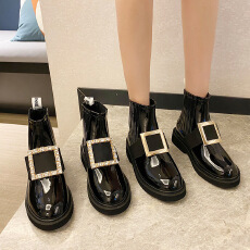 批发2025冬季新款短靴水钻方扣漆皮<b class='q'>英伦</b>风马丁靴女货号