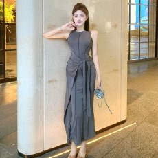 批发实拍春夏设计感气质高级背心连衣裙女修身遮肚假两件包臀辣妹长裙