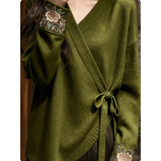 批发新中式国风橄榄绿色刺绣交叉领毛衣女秋冬复古针织衫改良<b class='q'>唐装</b><b class='q'>汉服</b>