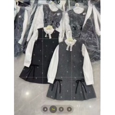 批发<b class='q'>蝴蝶结</b>花边<b class='q'>衬衣</b>套装