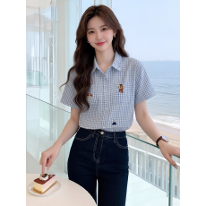 批发蓝色polo领<b class='q'>刺绣</b>短袖<b class='q'>衬衫</b>女夏季百搭别致格子<b class='q'>衬衣</b>