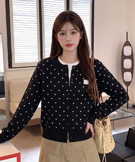 실사 달콤함 검정색 도트 무늬 페이크 레이어드 니트 오픈 가디건 맨위 여성 이른 가을 새로운 쇼트 스타일 스웨터 코트