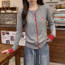 批发无头风实拍爱心纽扣针织开衫女2026新款秋<b class='q'>女装</b>上衣秋冬<b class='q'>毛衣</b>