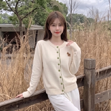 批发学姐风实拍小马刺绣纽扣针织开衫<b class='q'>外套</b>女春秋<b class='q'>大码</b>女装上衣秋冬毛