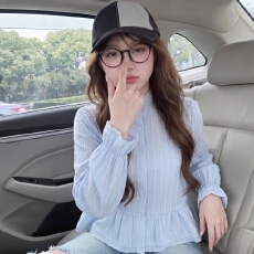 批发实拍 汽车风上衣格子蕾丝<b class='q'>娃娃领</b>长袖<b class='q'>衬衫</b>显瘦遮肚百搭款