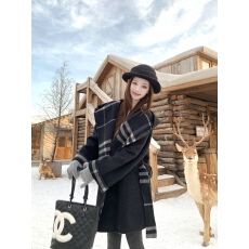 批发实拍实价冬季新款高级感披肩双面呢外套复古格纹斗篷大衣女