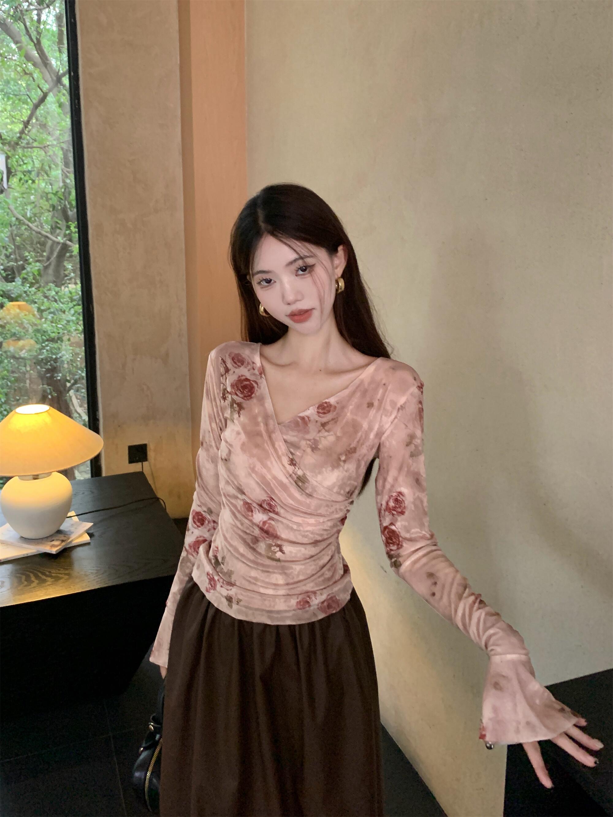 실사 이른 봄 프랑스식 패션 레트로 작은 꽃무늬 몸매 가꾸기 인사이드 가져 가라. V넥 여성 셔츠 작은 셔츠