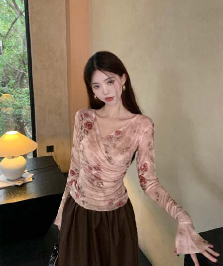실사 이른 봄 프랑스식 패션 레트로 작은 꽃무늬 몸매 가꾸기 인사이드 가져 가라. V넥 여성 셔츠 작은 셔츠