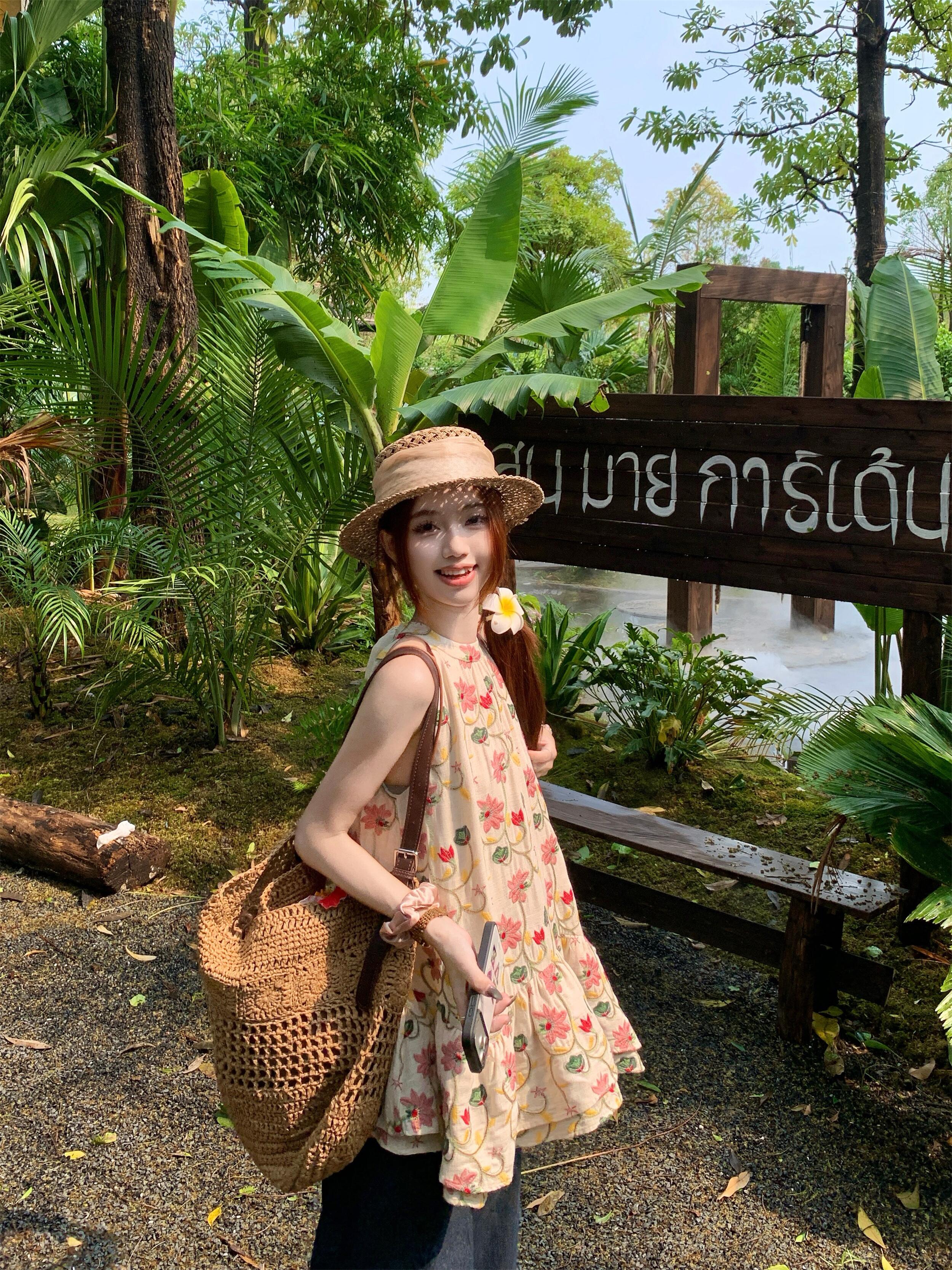 실사 정가 새로운 무거운 작업 자수 꽃무늬 행침 목 캐미솔 한 마디 민소매 새는 어깨 맨위
