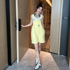 批发实拍2026班服多巴胺穿搭工<b class='q'>装</b>背带裤女夏季甜美风黄色阔腿连体短裤