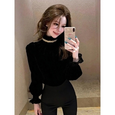 批发初冬巨好看的<b class='q'>轻熟</b>气质上衣高级小众不撞款赫本风黑色烫钻丝绒衬衫