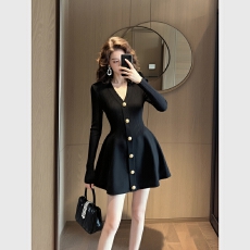 批发出席重要场合的裙子小个子轻熟法式收腰气质黑色针织<b class='q'>连衣裙</b>女秋季