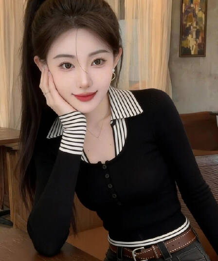 한 부서 2026 이른 봄 검정색 페이크 레이어드 스트라이프 패치워크 니트 스웨터 여성 긴 소매 단추 연령 감소 세련된 맨위 트렌디