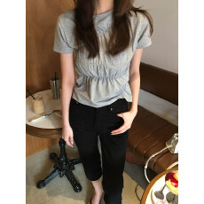 批发chic百搭小众<b class='q'>时尚</b><b class='q'>个性</b>设计褶皱打底上衣