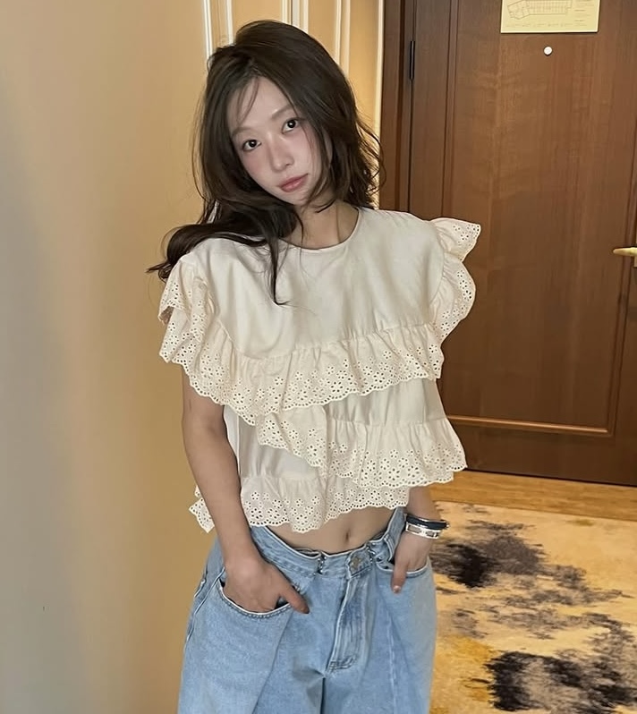있음 선적 삼색 계단식 레이스 패치워크 라운드 넥 이후 레이스업 맨위