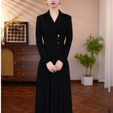 批发秋新款赫本风黑色连衣裙收腰显瘦长款气质西装领裙子女长袖裙子