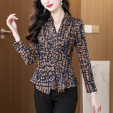 2026春季新款高雅包裹V领深蓝米豹纹高弹针织收腰气质小衫