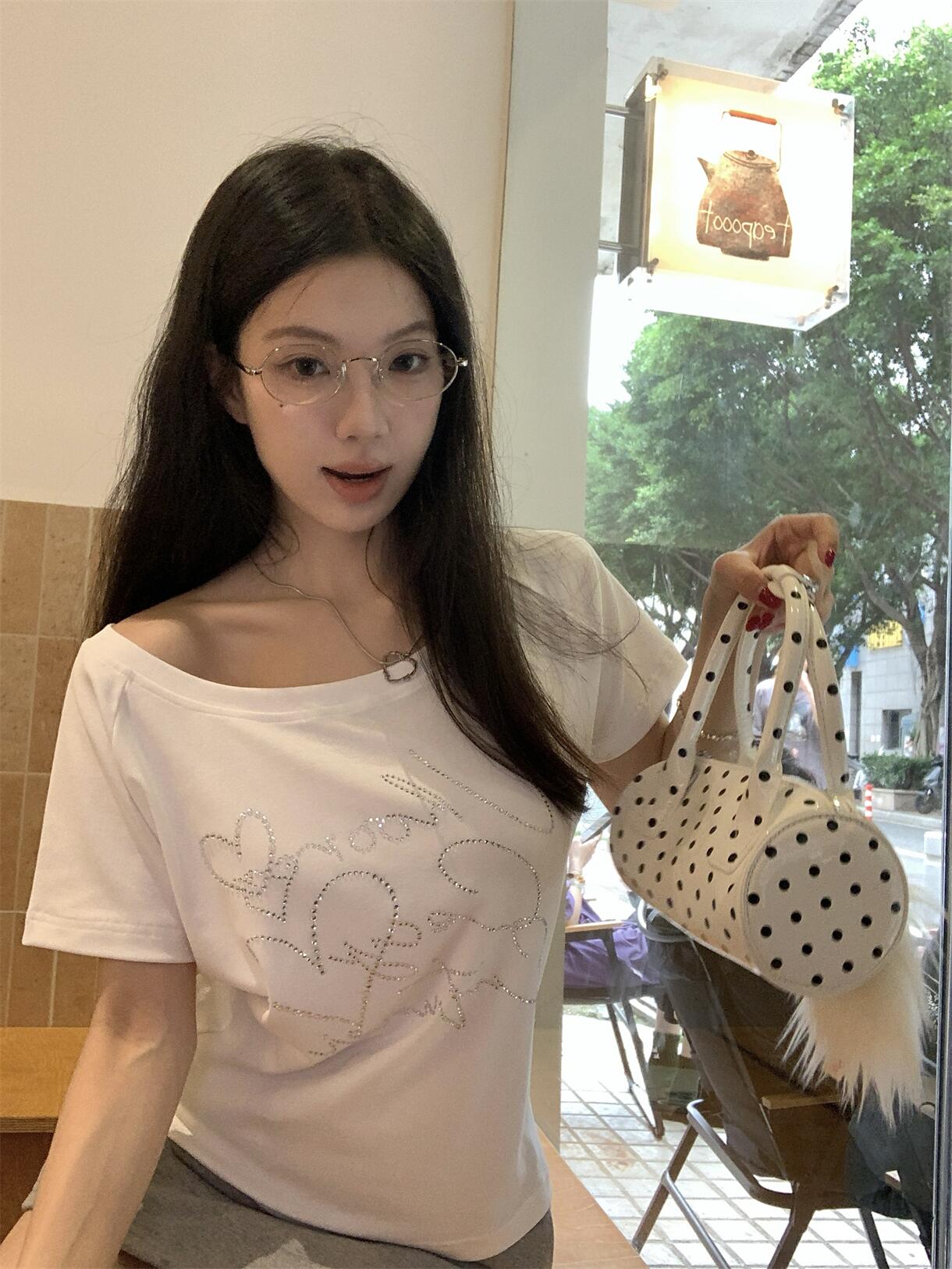 실사 정가 한 부서 핫픽스 비스듬한 어깨 핫걸 반팔 티셔츠 디자인 센스 슬림해 보이는 맨위