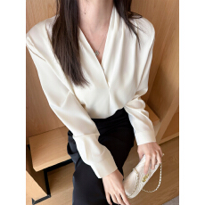 批发已出货2026春季新款高级感缎面V领衬衫长袖气质通勤<b class='q'>职业</b>小众衬衣