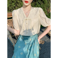 批发已出货夏装短袖设计感小众刺绣上衣小衫新中式复古<b class='q'>V领</b>泡泡袖衬衫