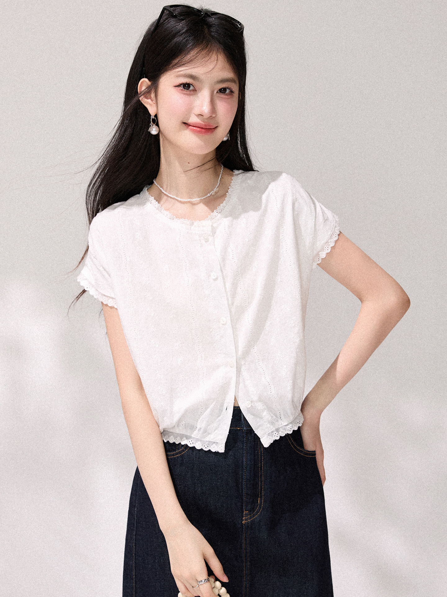 있음 선적 작은 청신 자카드 홀로우 아웃 레이스 반팔 여성 셔츠 작은 키 쇼트 스타일 라운드 넥 디자인 센스 맨위 여름
