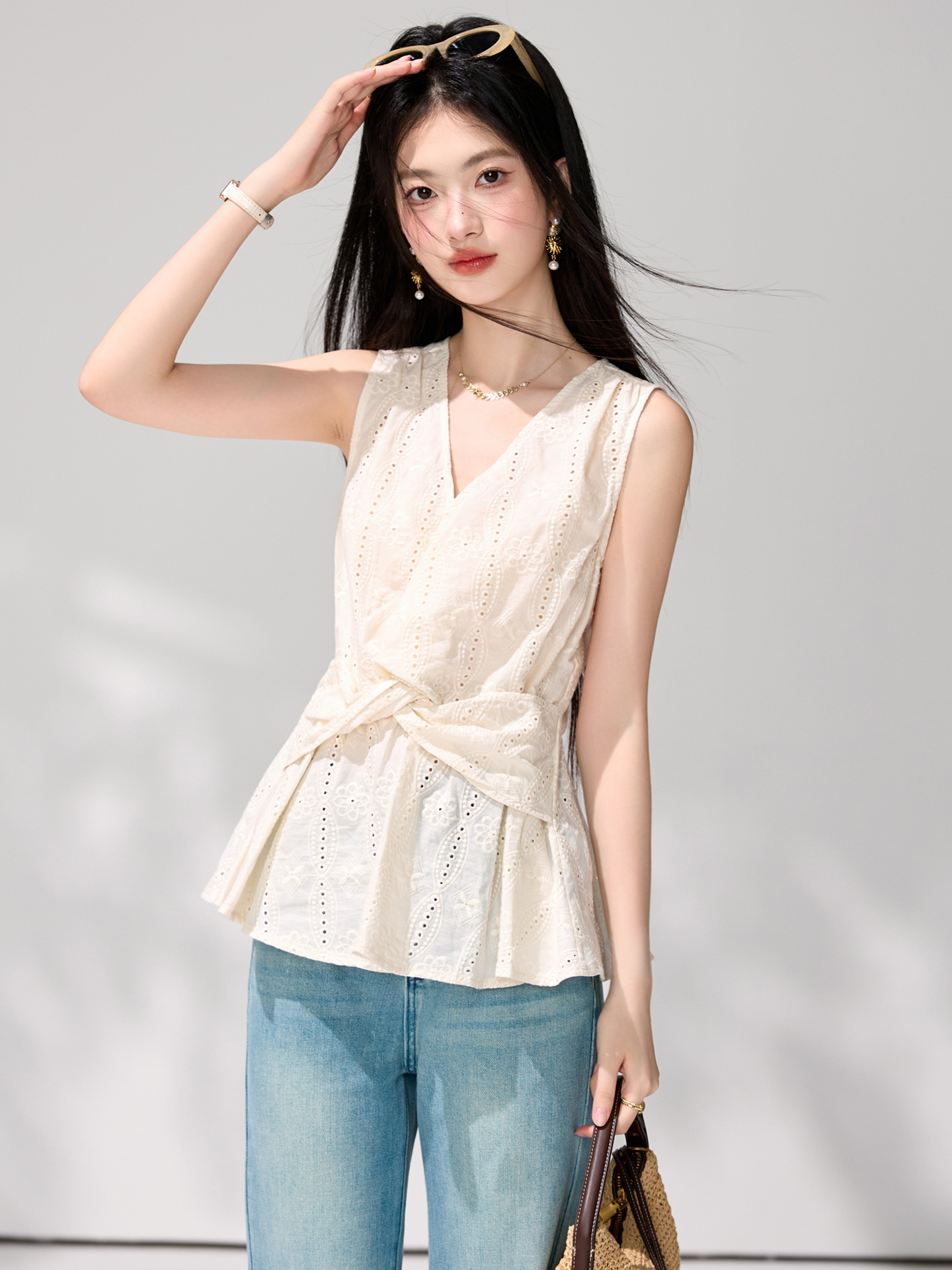 있음 선적 한 부서 디자인 센스 작은 대중 홀로우 아웃 V넥 민소매 조끼 여성 여름 작은 셔츠 외출용 고급 센스 맨위
