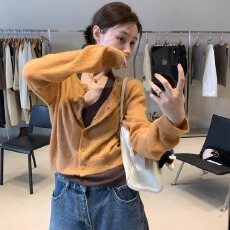 批发2026春季新款温柔气质针织<b class='q'>马海毛</b><b class='q'>开衫</b>110001+挂脖吊带两件套装