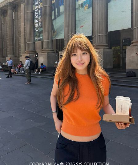 cookadaily 인어 일상 또한 잘 생긴 주황색 소다 피부 니트 반팔 맨위 미니멀리즘 캐주얼