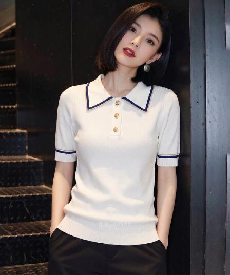 2026 여름 새로운 한국 스타일 POLO 칼라 패치워크 색상 반팔 니트 스웨터 여성 몸매 가꾸기 슬림해 보이는 품격 작은 대중 맨위 트렌디