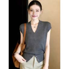 批发高级感灰色V领薄款<b class='q'>针织</b>衫<b class='q'>针织</b>短袖女2026新款夏季设计感开叉上衣