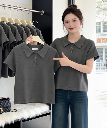 회색 POLO 칼라 긍정적 인 어깨 반팔 티셔츠 2026 여름 슬림해 보이는 연령 감소 자이언트 잘 생긴 얼음 실크 맨위 니트 스웨터 여성