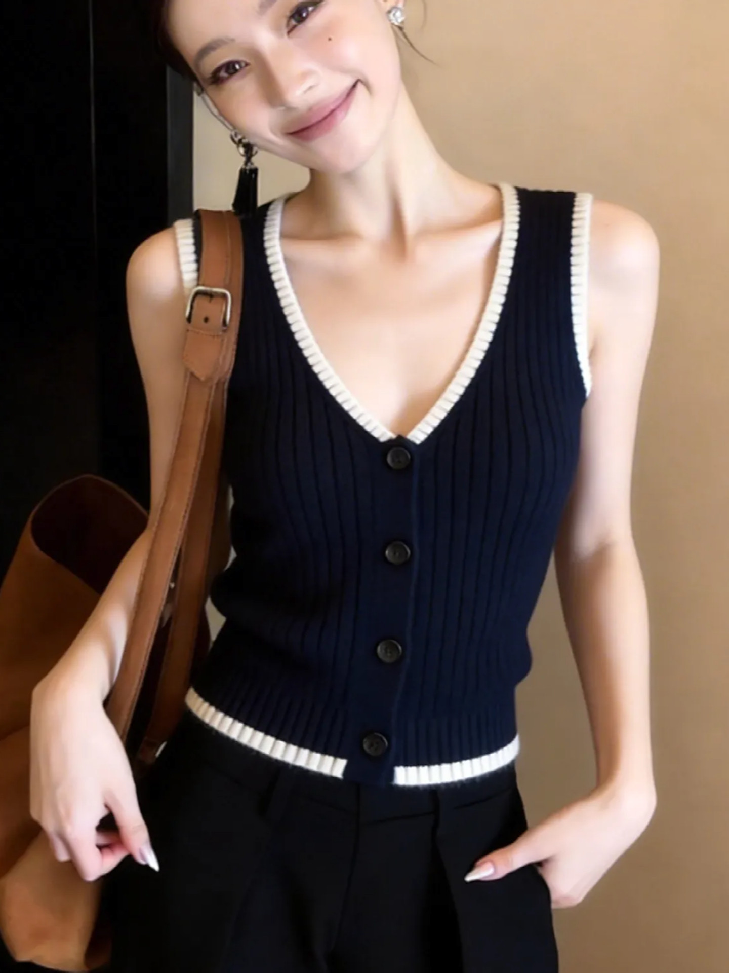 여름 품격 출퇴근 배색 측면 니트 스웨터 베스트 몸매 가꾸기 V넥 민소매 패치워크 색상 얼음 실크 만나는 맨위 여성